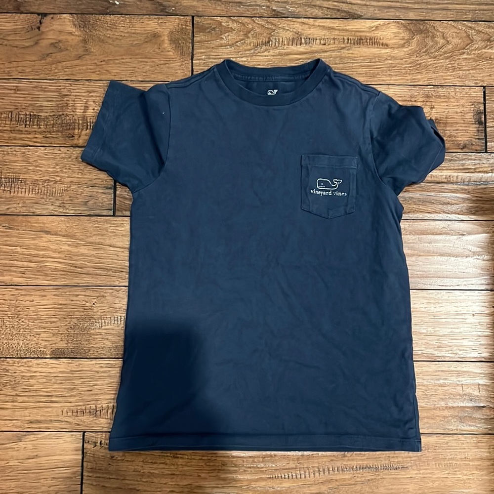 Vineyard Vines size small shirt sleeve shirt
